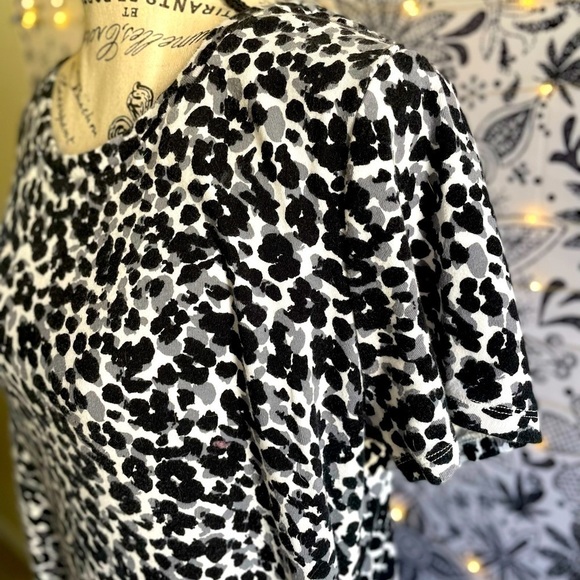 Black, white and grey cheetah print stretch short sleeve dress - Picture 3 of 5